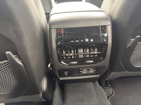 Used 2024 Jeep Grand Cherokee L Summit w/ Advanced Protech Group IV AWD/4WD image 22