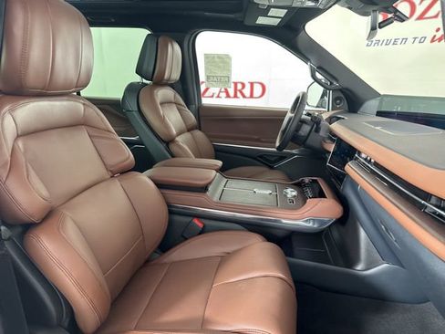 New 2025 Lincoln Navigator L Reserve image 19