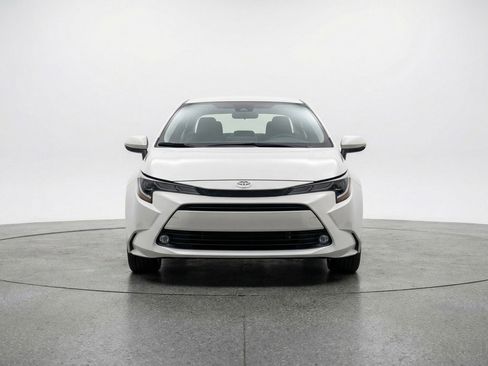 Used 2025 Toyota Corolla LE FWD image 1
