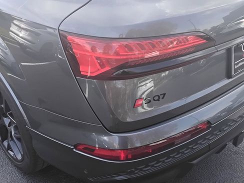 Certified 2025 Audi SQ7 Premium Plus w/ Executive Package image 9