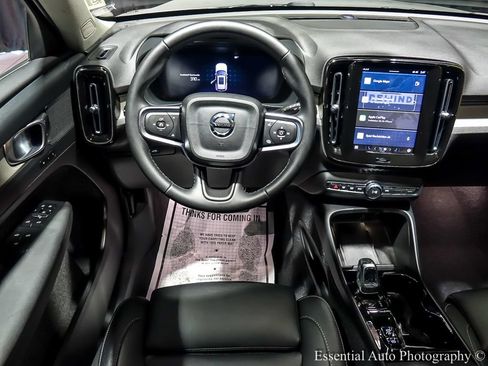 Used 2025 Volvo XC40 B5 Plus AWD/4WD image 19