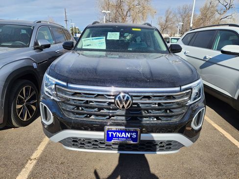 New 2026 Volkswagen Atlas Peak Edition image 2