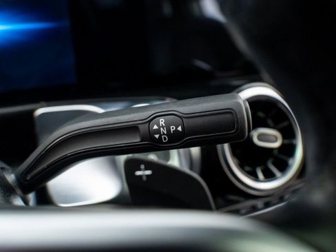 Used 2021 Mercedes-Benz GLB 250 4MATIC w/ Premium Package image 23