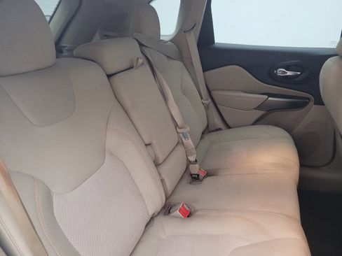 Used 2020 Jeep Cherokee Latitude w/ Cold Weather Group image 19