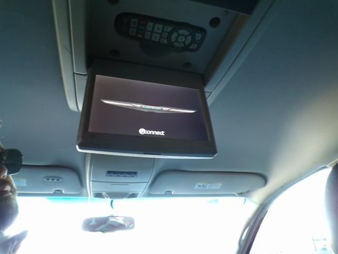 Used 2014 Chrysler Town & Country Touring image 31