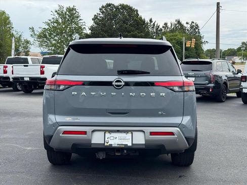 Used 2024 Nissan Pathfinder SL FWD image 4