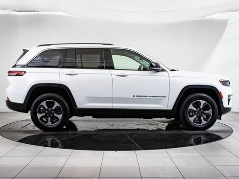 Used 2023 Jeep Grand Cherokee 4WD 4xe image 11