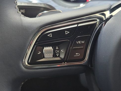 Used 2022 Bentley Bentayga image 40