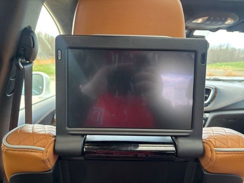 Used 2022 Chrysler Pacifica Pinnacle FWD image 57