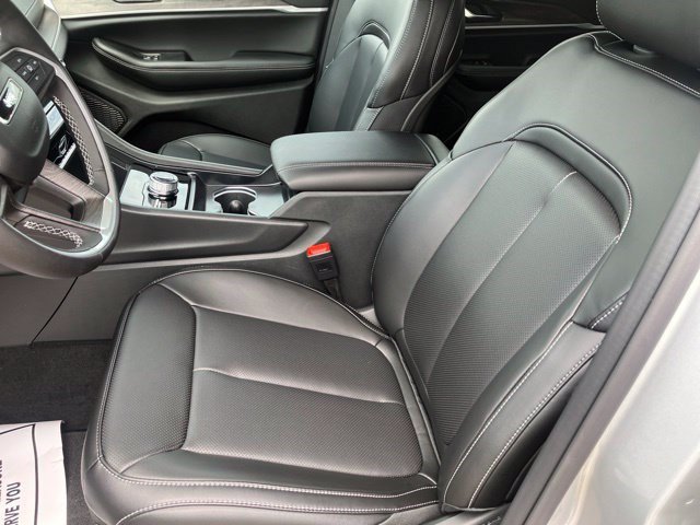 New 2026 Jeep Grand Cherokee Limited w/ Luxury Tech Group II AWD/4WD image 13
