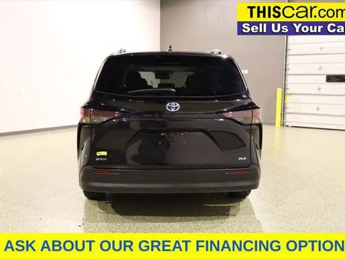 Used 2025 Toyota Sienna XLE image 6