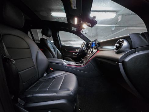 Used 2022 Mercedes-Benz GLC 300 4MATIC image 36