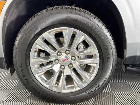 Used 2025 GMC Yukon XL Denali AWD/4WD image 35