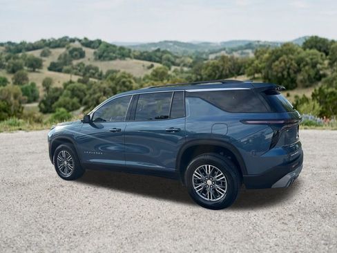 Used 2024 Chevrolet Traverse LT FWD image 6