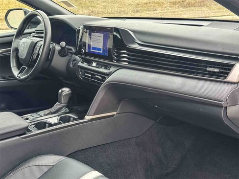Used 2025 Toyota Camry SE image 19