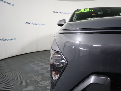 Used 2025 Hyundai Kona SEL AWD/4WD image 3