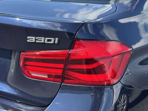 Used 2017 BMW 330i xDrive Sedan AWD/4WD image 4