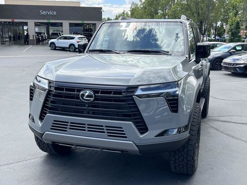 Used 2024 Lexus GX 550 AWD/4WD image 2