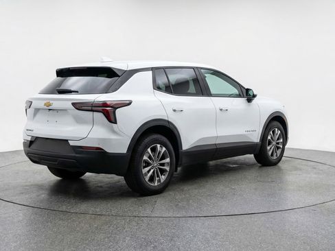 Used 2025 Chevrolet Equinox LT FWD image 9