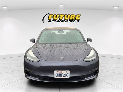 Used 2018 Tesla Model 3 Long Range image 2
