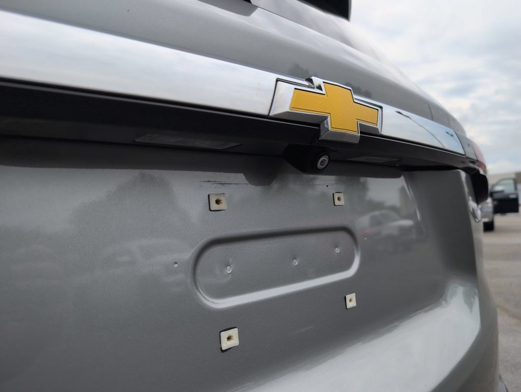 Used 2023 Chevrolet Traverse LS AWD/4WD image 20