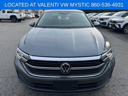Certified 2024 Volkswagen Jetta SE w/ Panoramic Sunroof Package FWD image 2