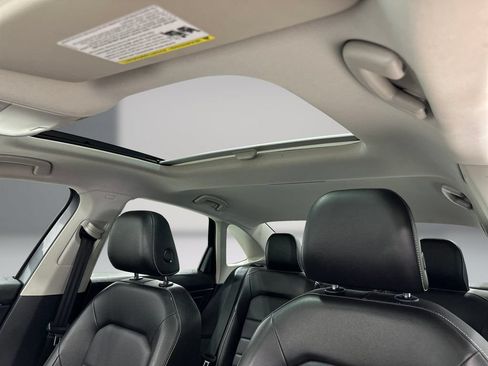 Used 2022 Volkswagen Jetta SE FWD image 17