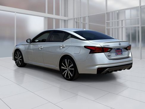 Certified 2021 Nissan Altima 2.5 SR FWD image 3