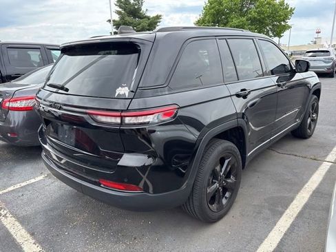 Used 2023 Jeep Grand Cherokee Altitude AWD/4WD image 7