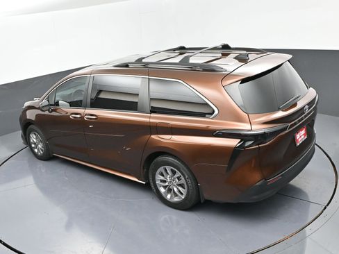 Used 2023 Toyota Sienna XLE image 36