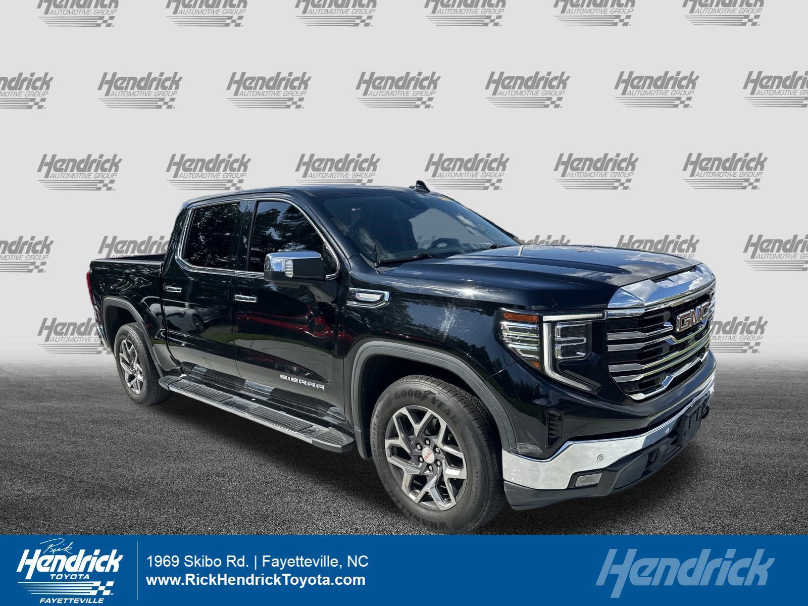 Used 2022 GMC Sierra 1500 SLT RWD image 1