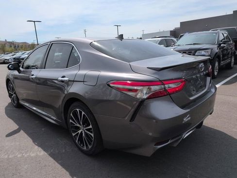 Used 2019 Toyota Camry SE FWD image 7