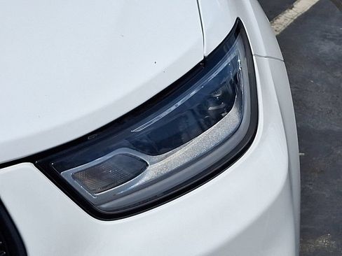 Used 2025 Chrysler Pacifica Limited FWD image 9