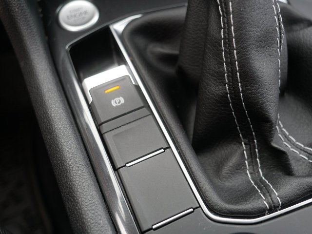 Certified 2023 Volkswagen Tiguan SEL R-Line AWD/4WD image 32