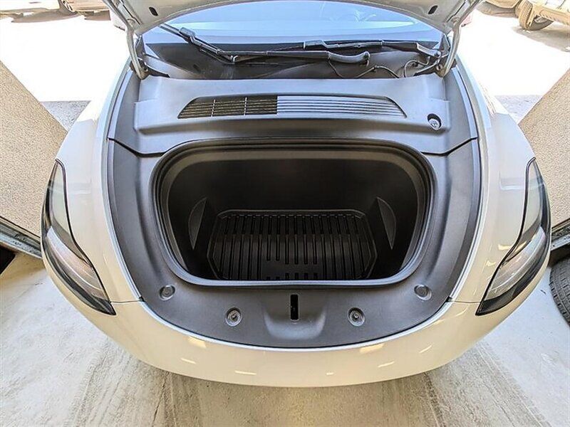 Used 2021 Tesla Model Y Long Range AWD/4WD image 17
