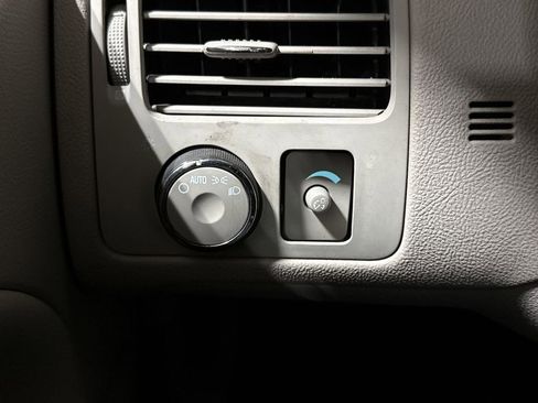 Used 2006 Buick Lucerne CX image 17