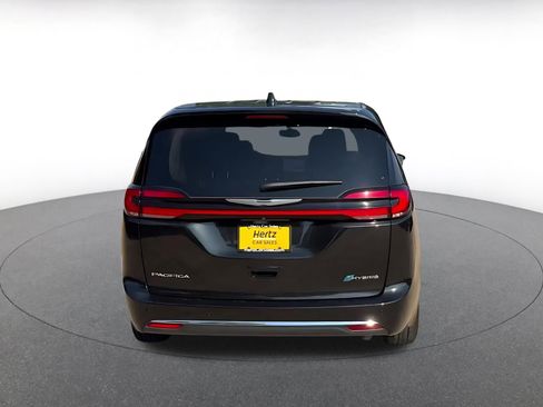 Used 2023 Chrysler Pacifica Touring-L FWD image 12