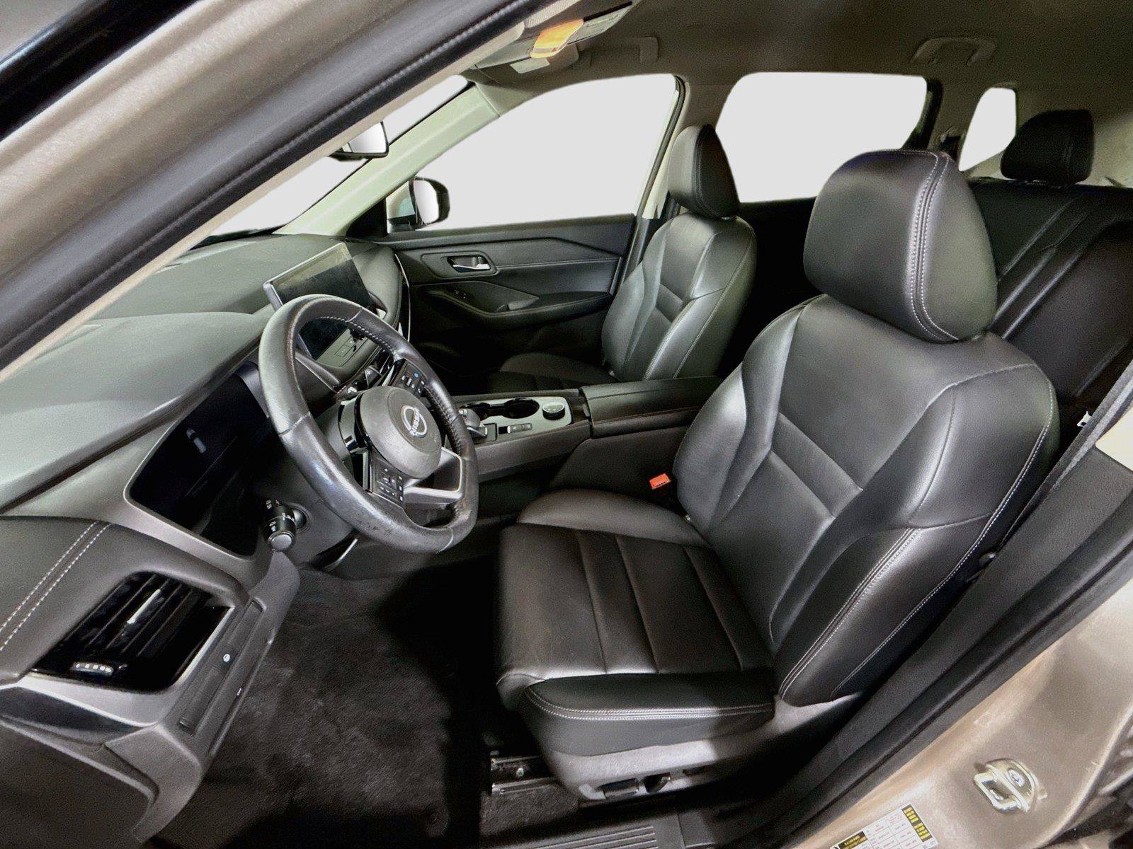 Used 2024 Nissan Rogue SL AWD/4WD image 16
