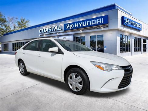 Used 2015 Toyota Camry LE image 2