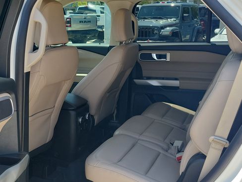 Used 2021 Ford Explorer XLT w/ Equipment Group 202A RWD image 13