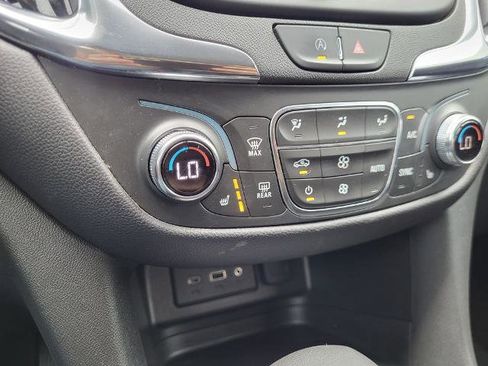 Used 2022 Chevrolet Equinox LT FWD image 19