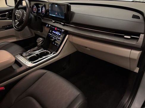 Certified 2024 Kia Carnival EX image 24