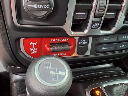 Used 2025 Jeep Gladiator Willys image 12