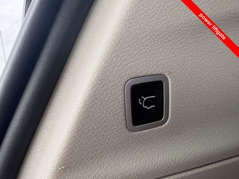 Used 2023 Chrysler Voyager LX FWD image 7