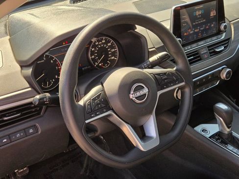 Certified 2025 Nissan Altima 2.5 SV FWD image 22