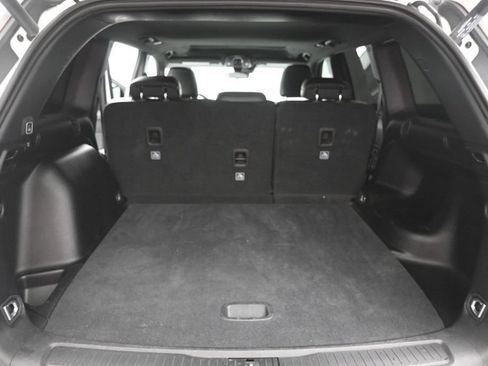Used 2025 Jeep Grand Cherokee Altitude RWD image 23