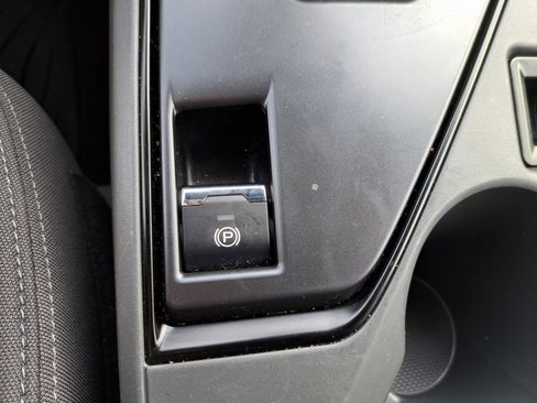 Certified 2024 Subaru Crosstrek 2.0i image 17