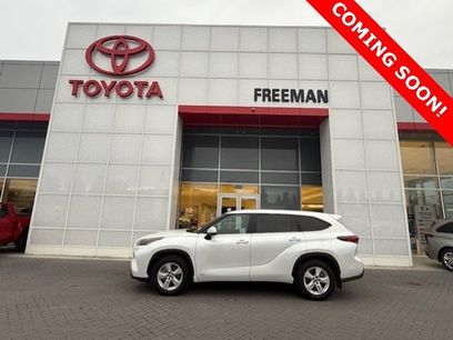 Used 2023 Toyota Highlander LE