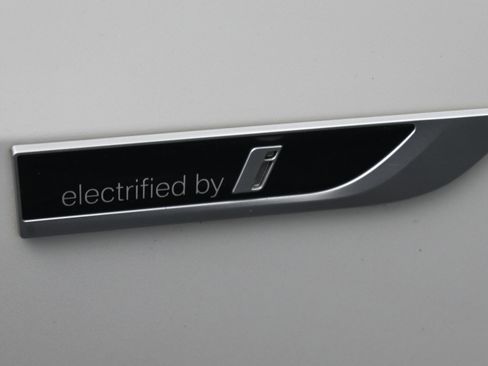 Used 2022 BMW X5 xDrive45e w/ Parking Assistance Package image 39