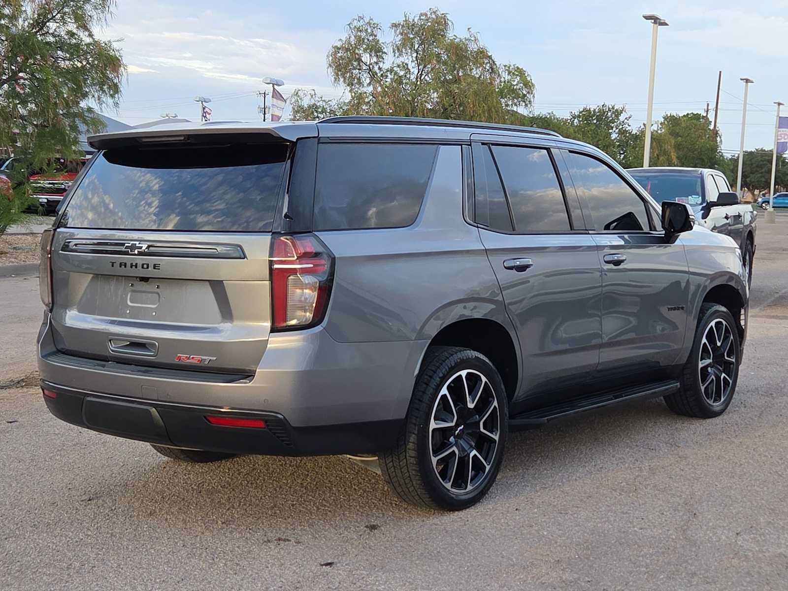 Used 2021 Chevrolet Tahoe RST w/ Luxury Package AWD/4WD image 8
